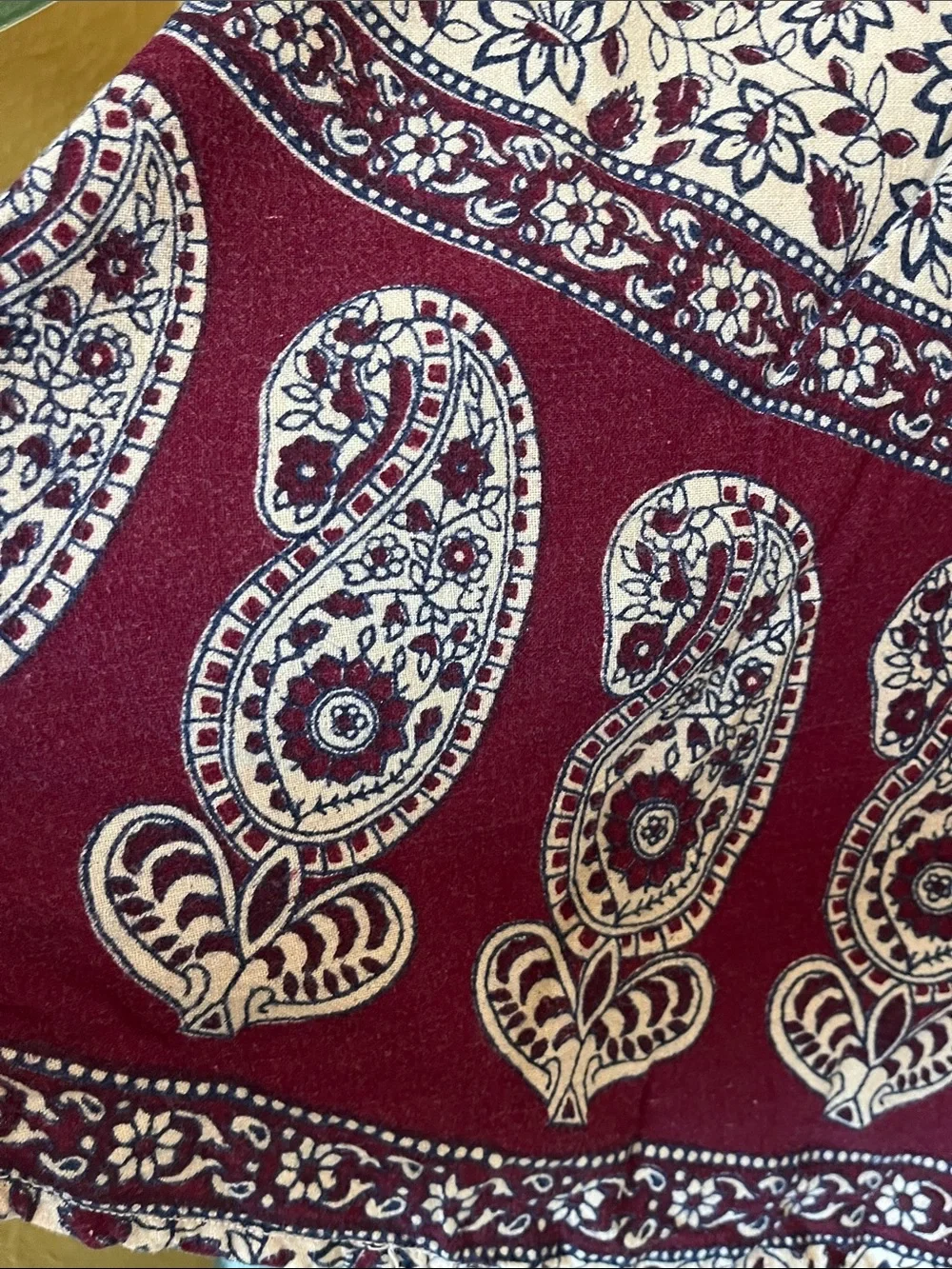 N/A cream burgundy